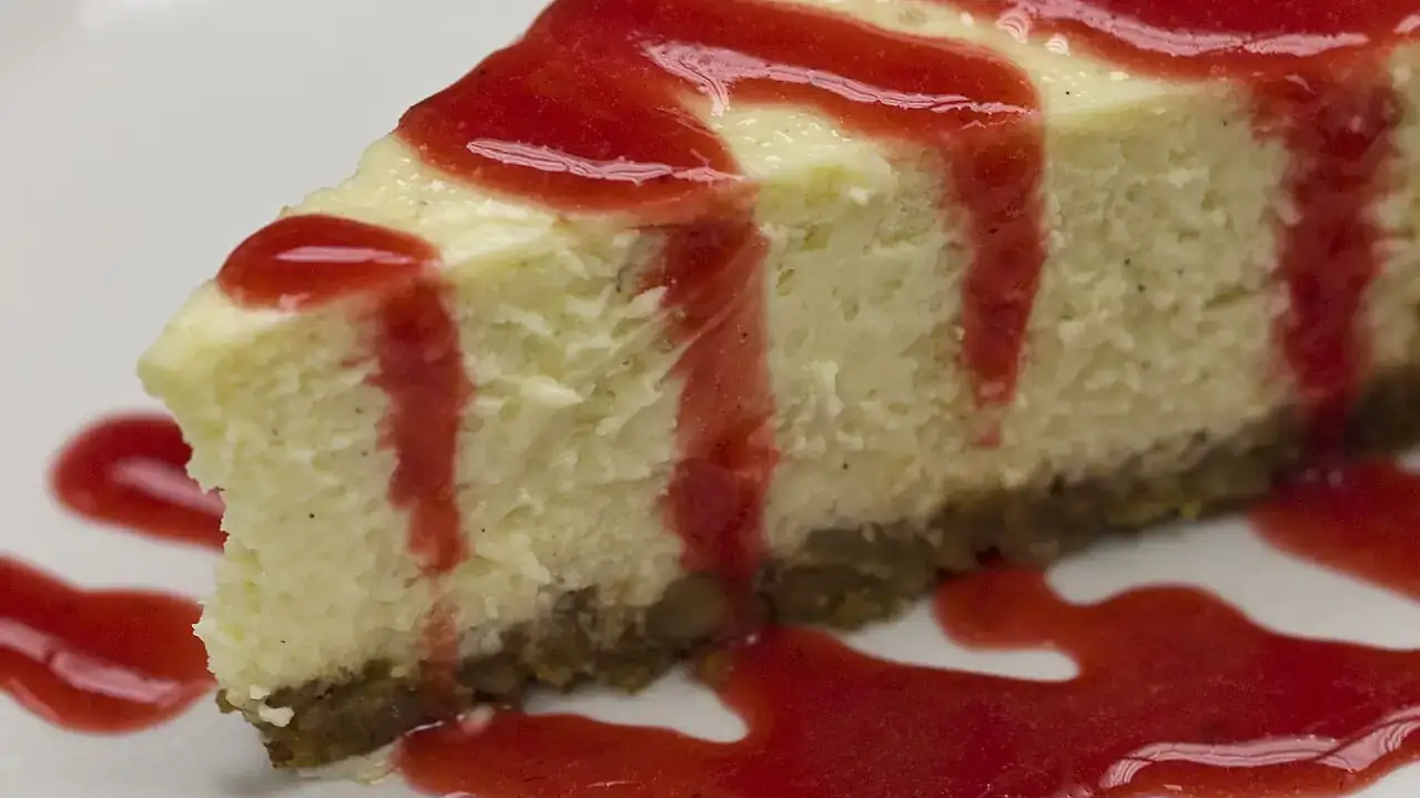 New York cheesecake with berry sauce